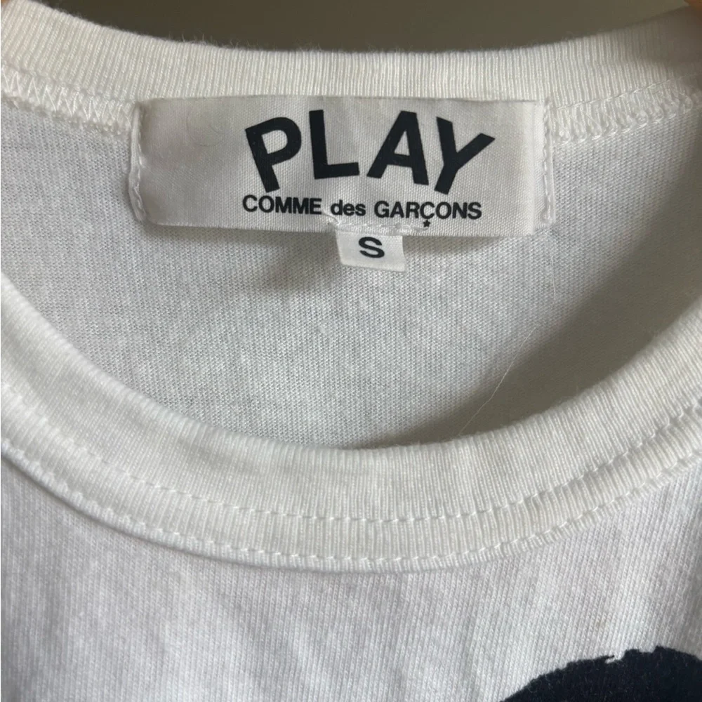 Comme des Garçons Play White Shirt with Big Black Heart 100% Authentic - Picture 3 of 7